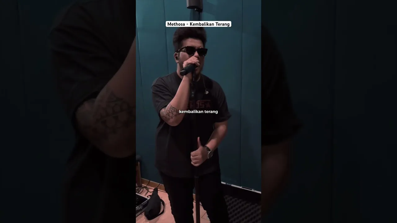 Maafkan jika saat mendengar lagu ini, kita meneteskan air mata. Karena kami pun demikian 😔